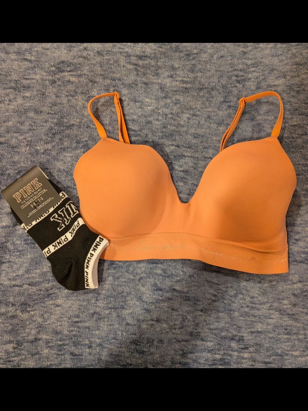 PINK Victoria's Secret 32D Seamless Lightly Lined Orange Bra And NWT Socks